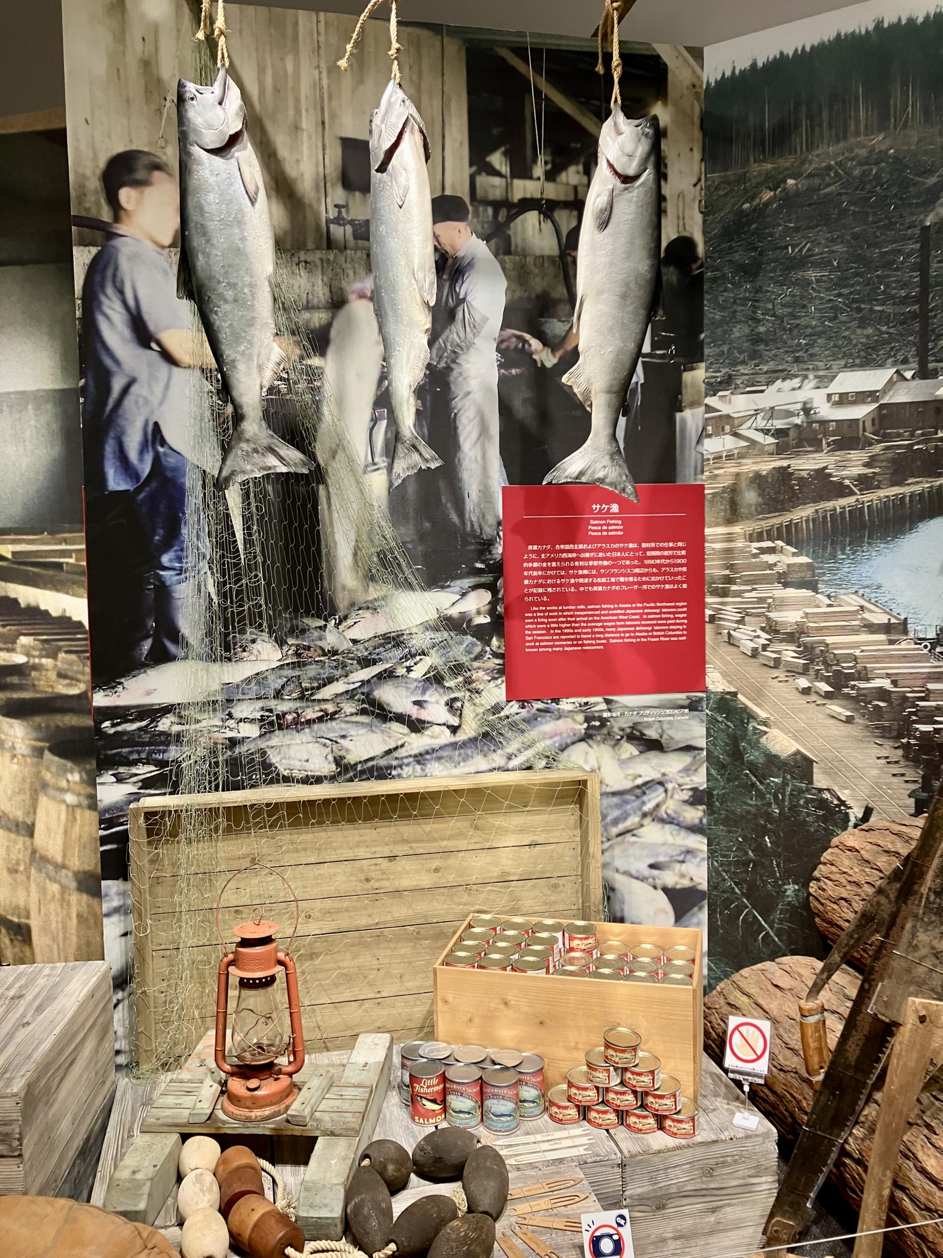 日本人移民が働いていたアラスカのサケ缶工場の模型展示 