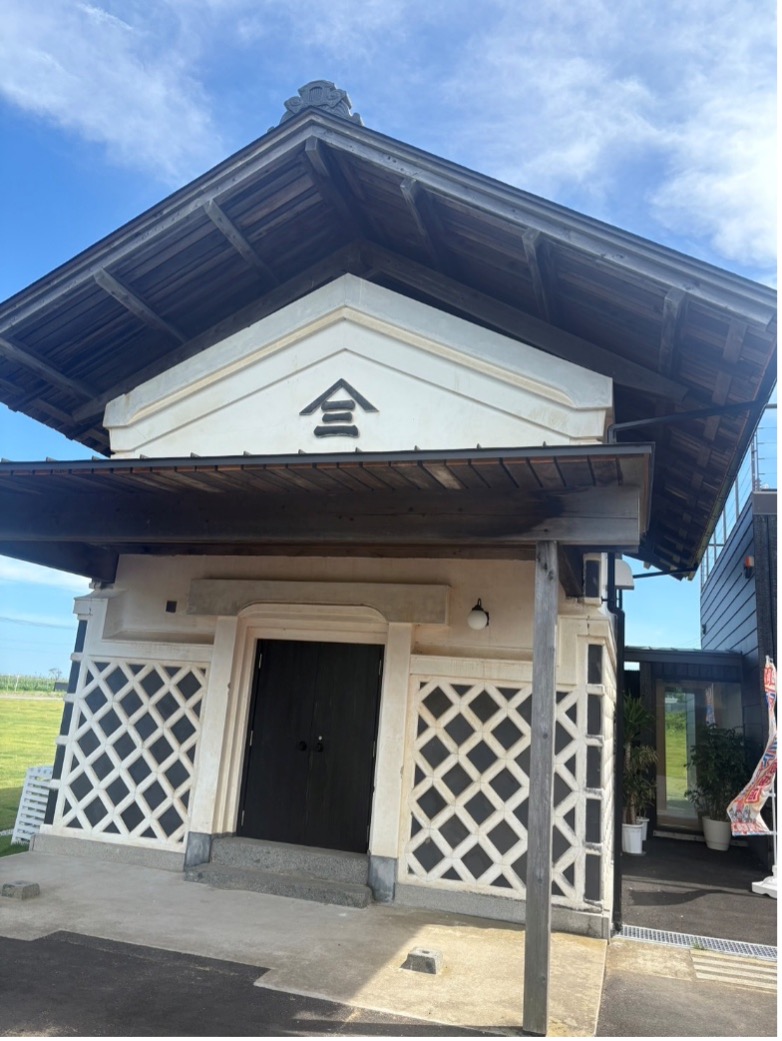 （東日本大震災の大津波を耐え抜き、富岡駅東エリアで唯一残った建物「希望の蔵」）
