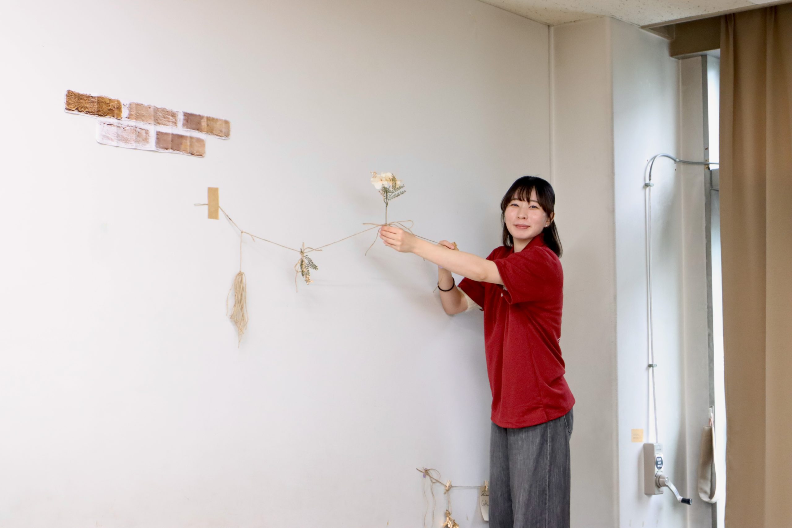 カフェ空間をイメージした教室内の装飾